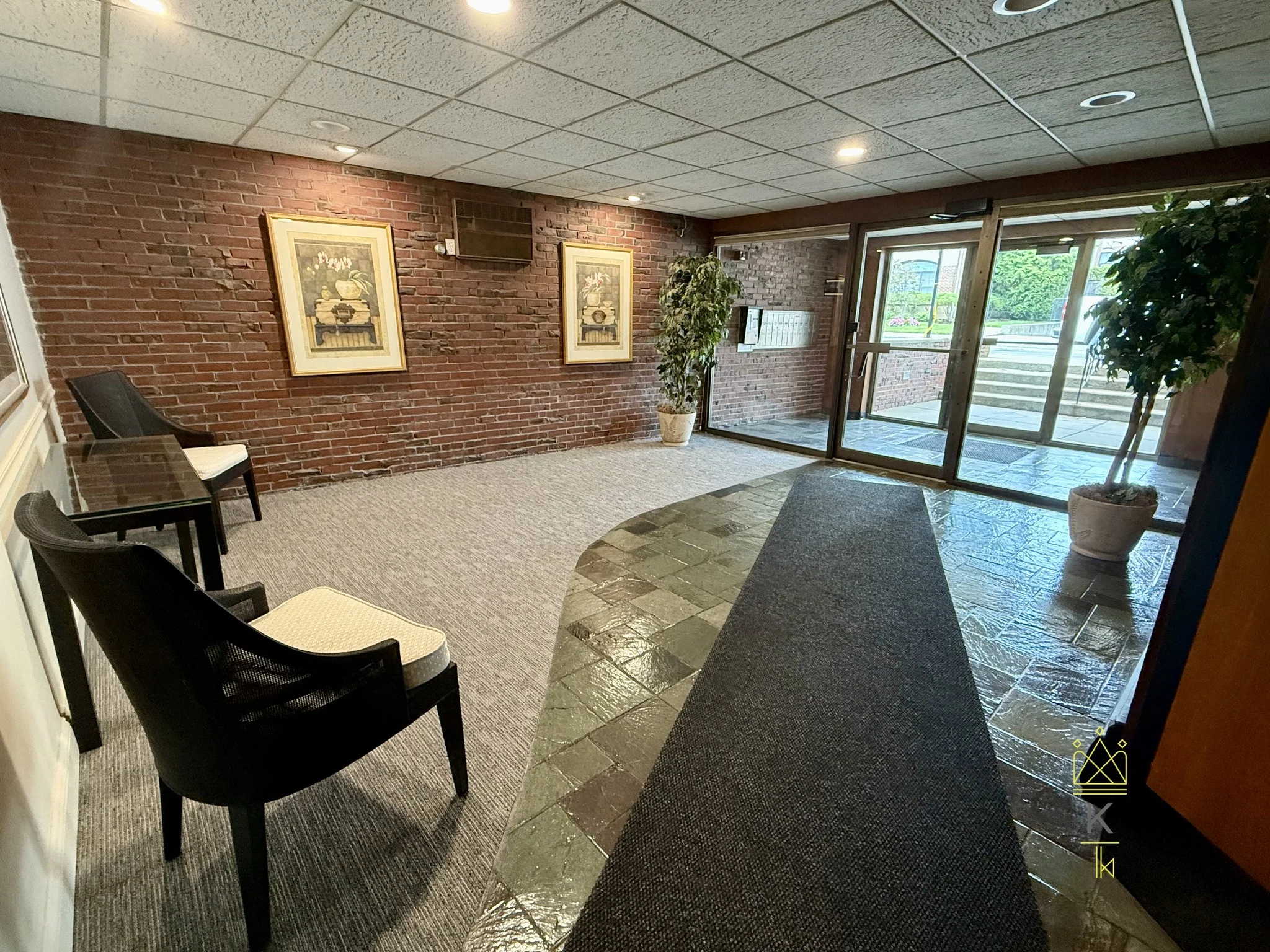 81 Green St, North Brookline