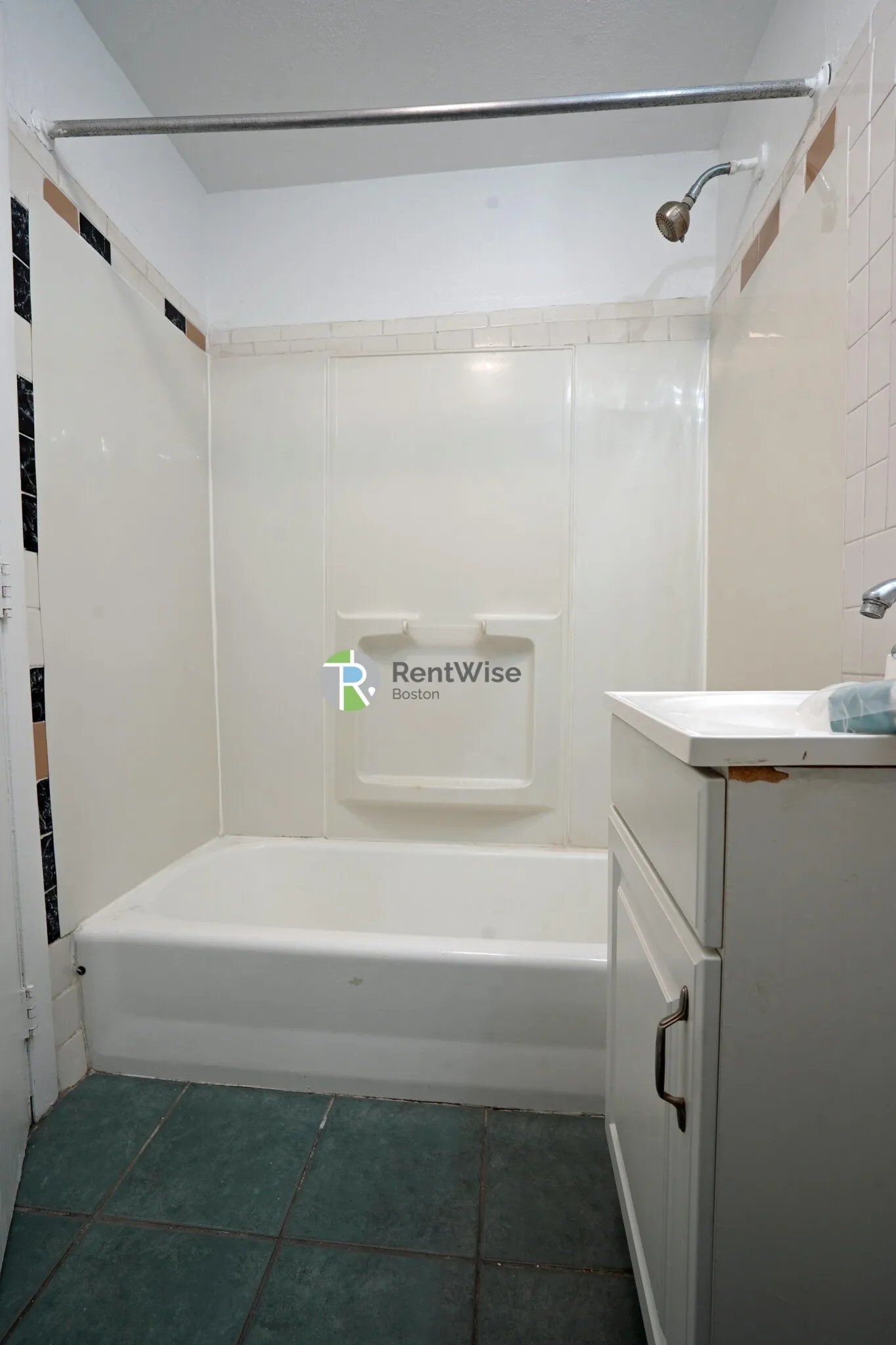 1322 Commonwealth Ave, Brighton