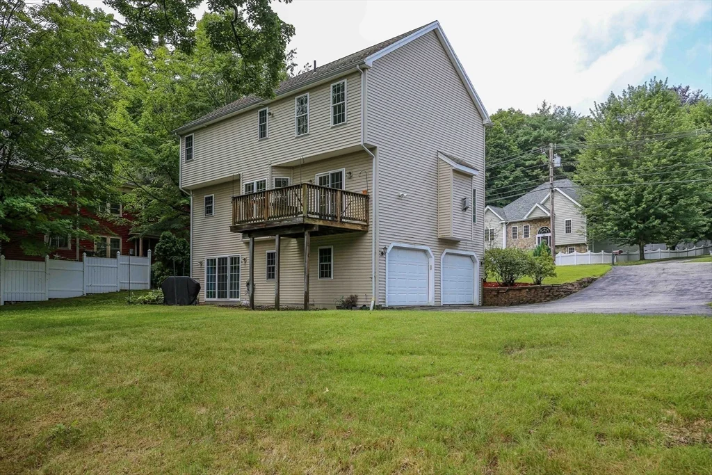 142 Olean St, Tatnuck