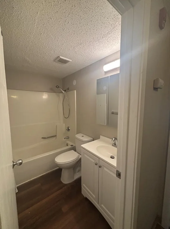 65 Frank's Ln, Hanover