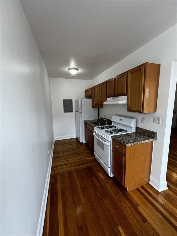 10 Yeamans St, Revere