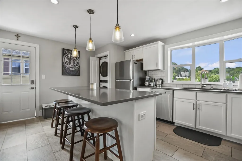 13 Town Hill St, Quincy