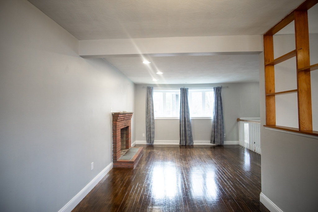 63 Mcgarvey Rd, Stoughton