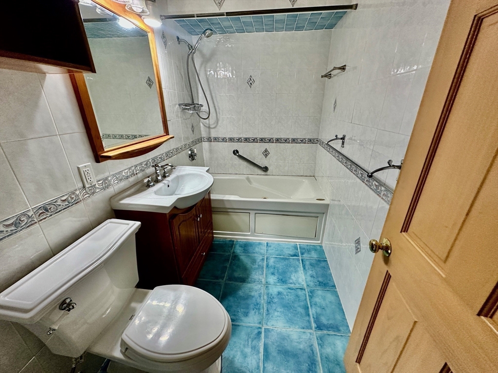 104 Oak St, Brockton