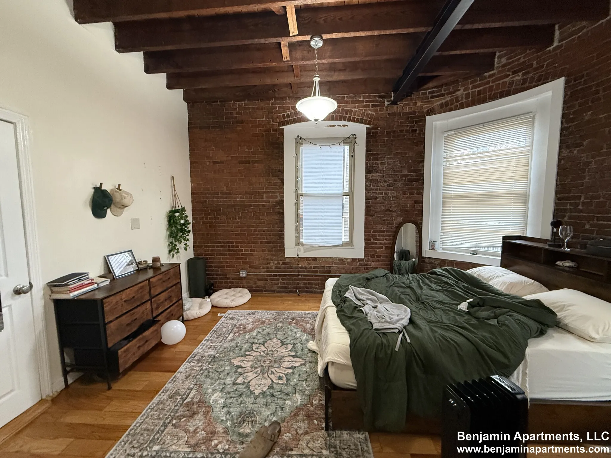 879 Beacon St, Fenway