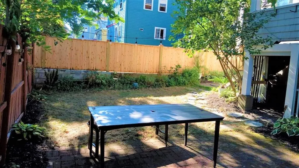 65 Hudson St, Powder House Square