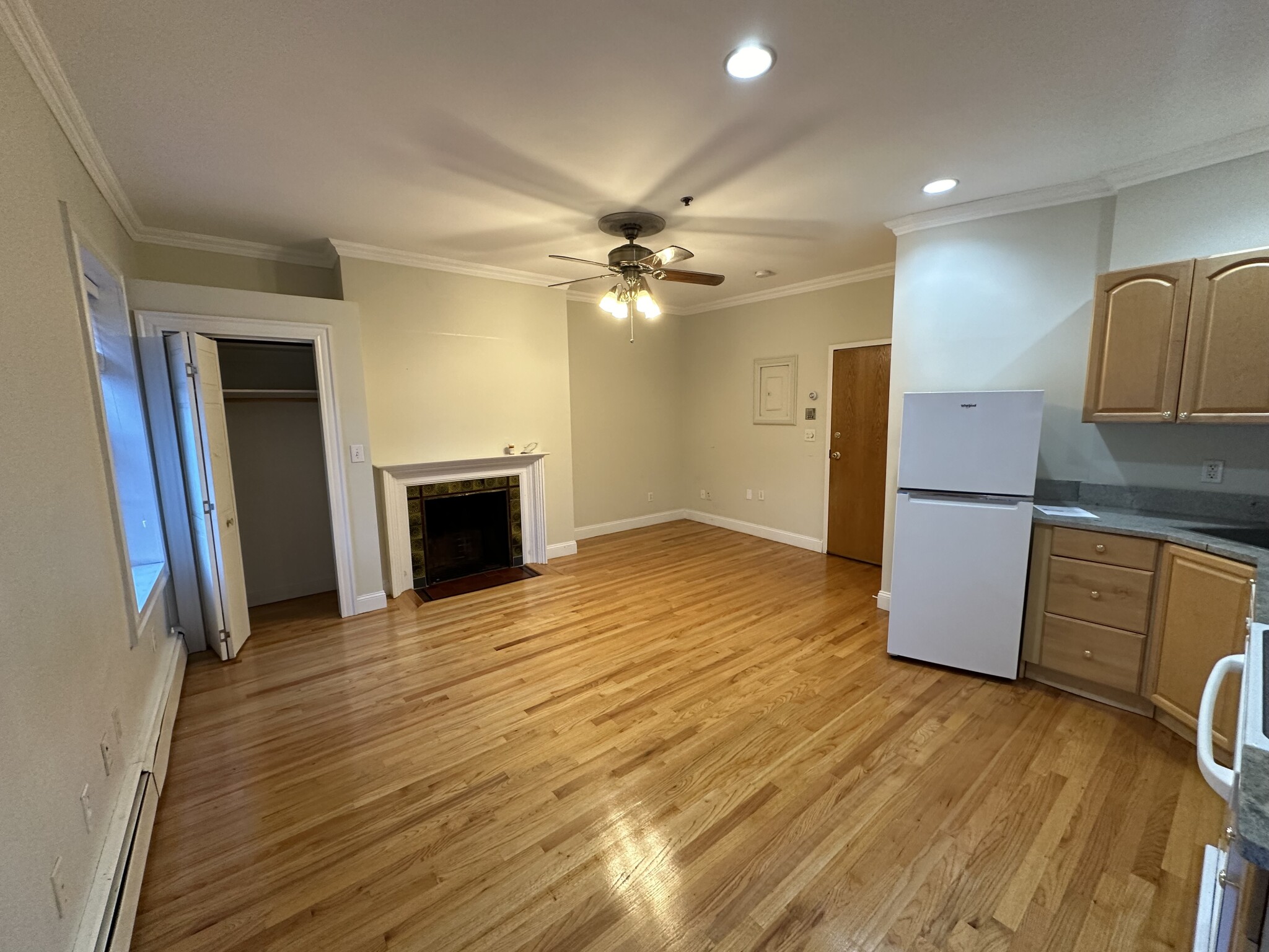 Studio bed, 1 bath apartment for rent at 57 Gainsborough St Unit 4, Fenway — photo 4 of 8