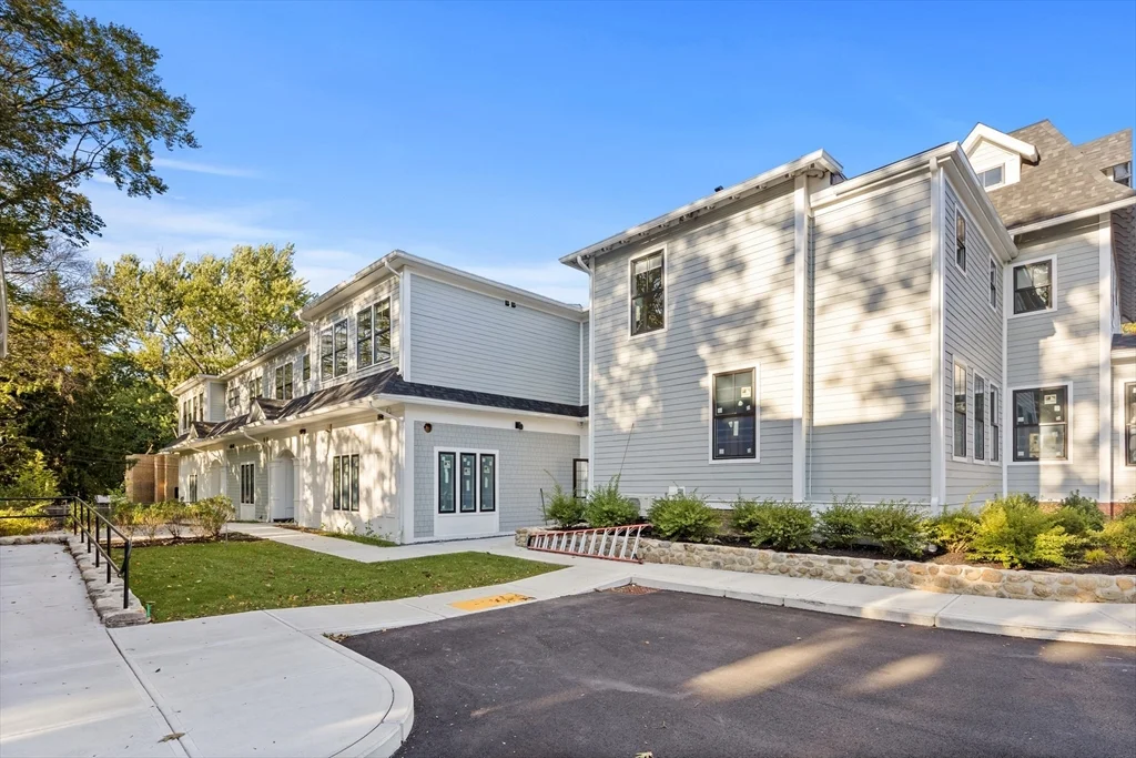 186 Bedford, Lexington