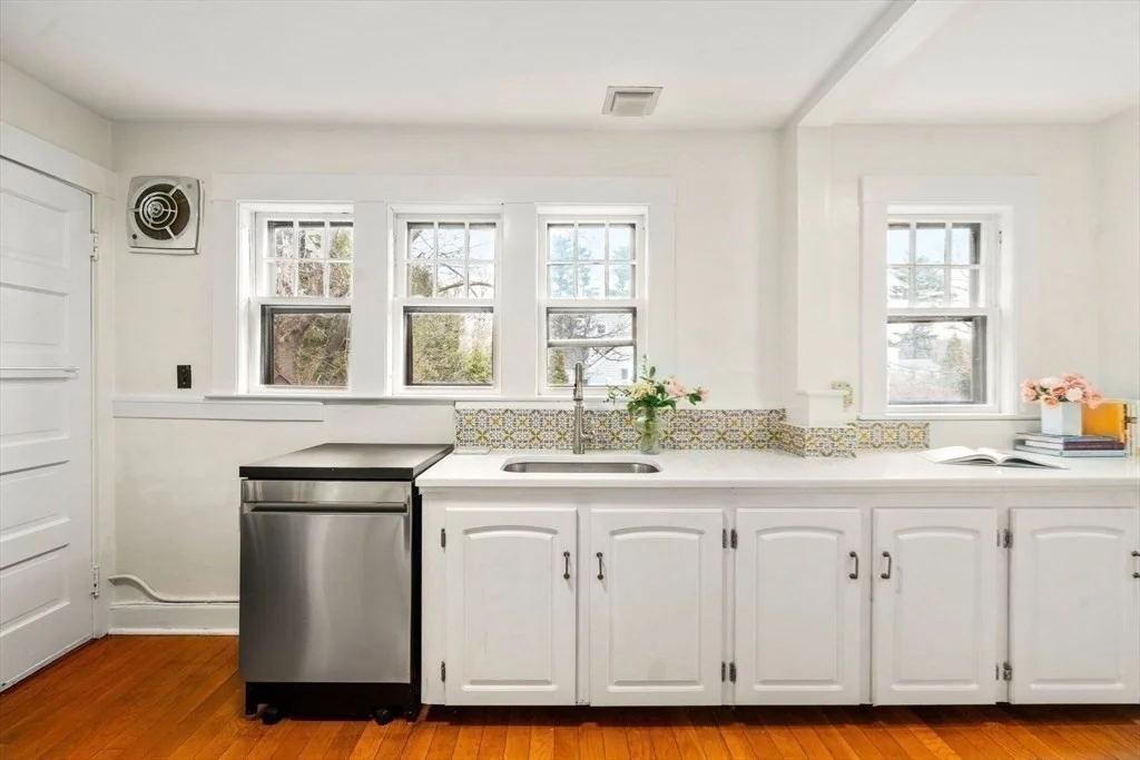 12 Leighton Rd, Wellesley