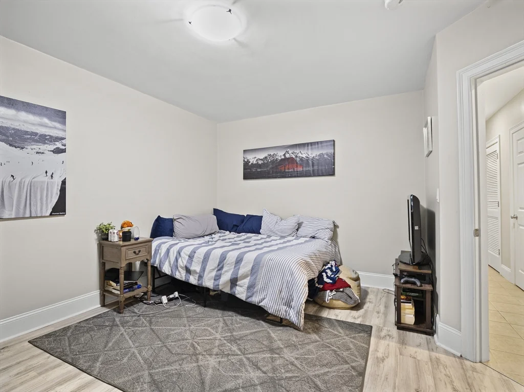 157 W 6th St, South Boston