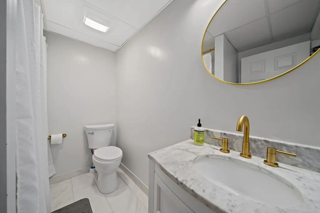 6 Skyview Rd, Woburn