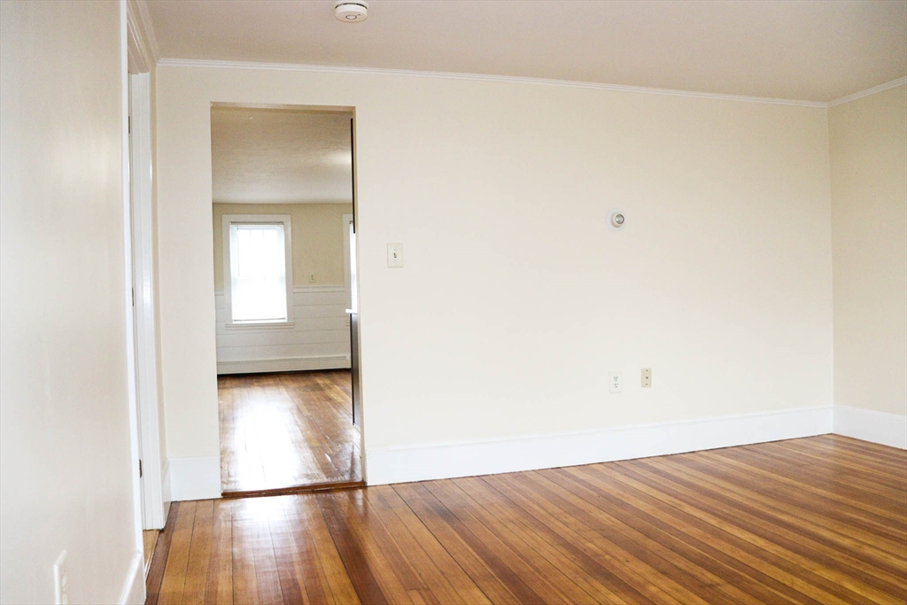 9 Forest Ave Ct, Plymouth