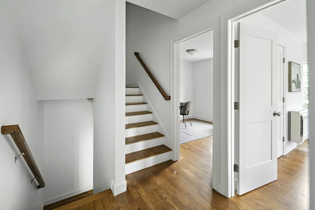9 Cedar St, Roxbury