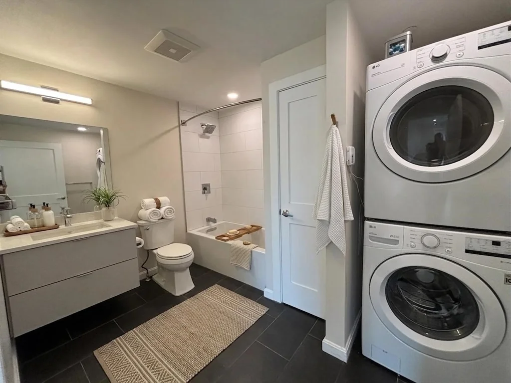 458 Washington St, Brighton