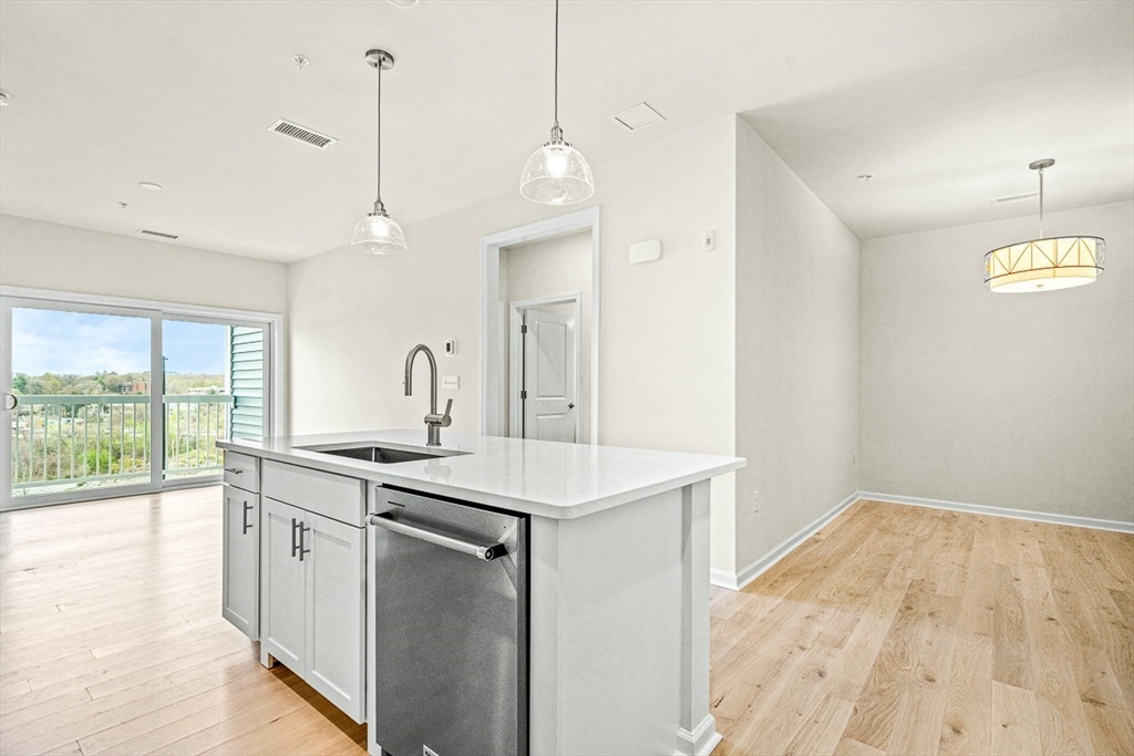 2 Stratton Dr, Woburn