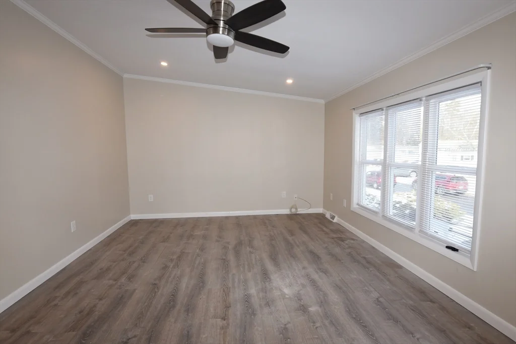 6 Canterbury Ln, Rockland