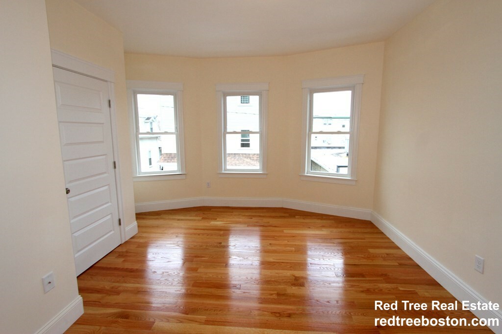 8 Roach St, Dorchester