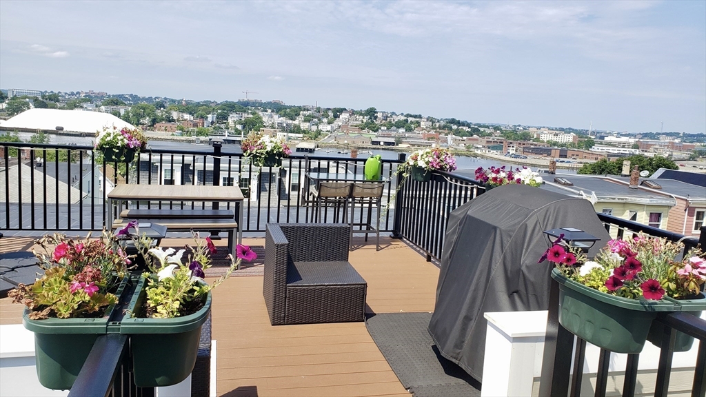 213 E Eagle St, East Boston