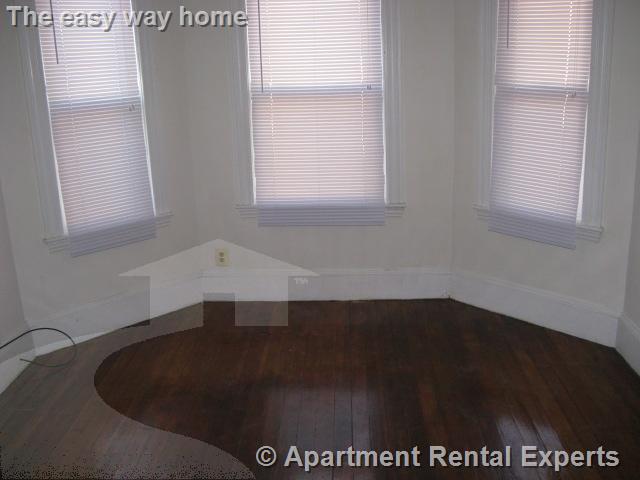 104 Conwell Ave, Tufts