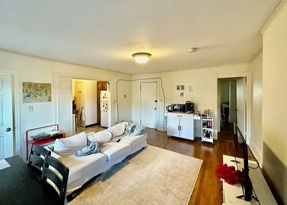 912 Beacon St, Fenway