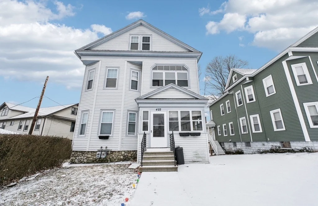 422 Chandler St, West Side