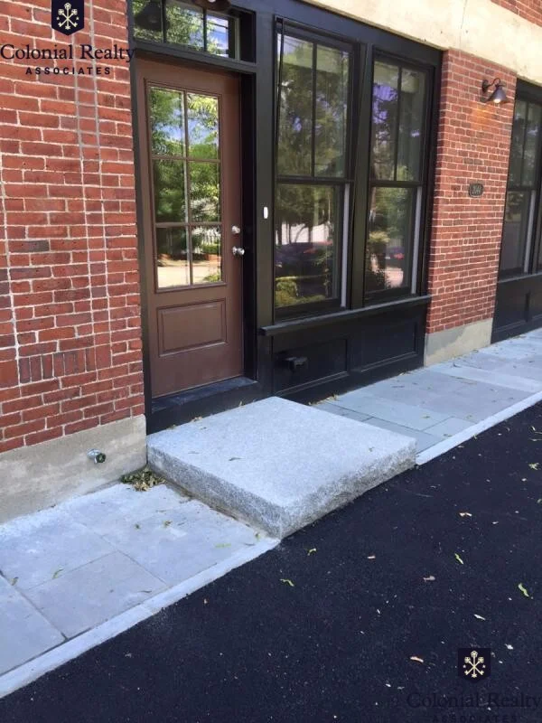 2048 Beacon St, Waban