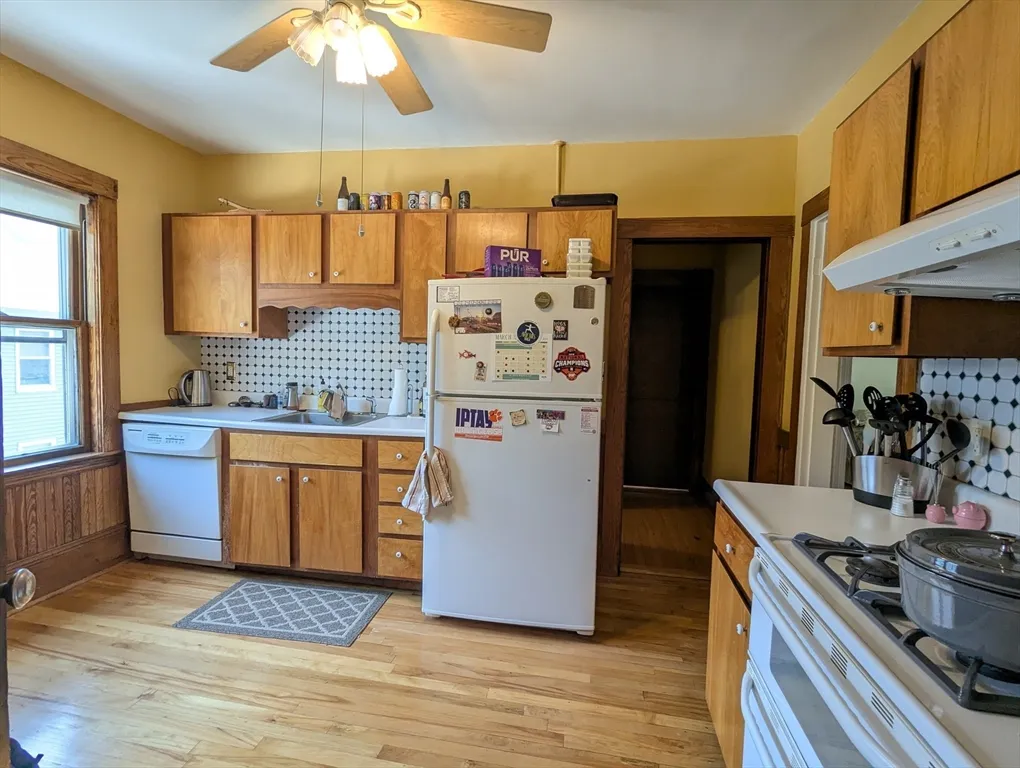 17 Commonwealth Rd, Watertown