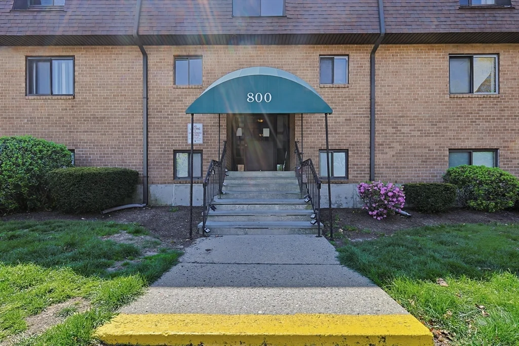 800 County, Taunton