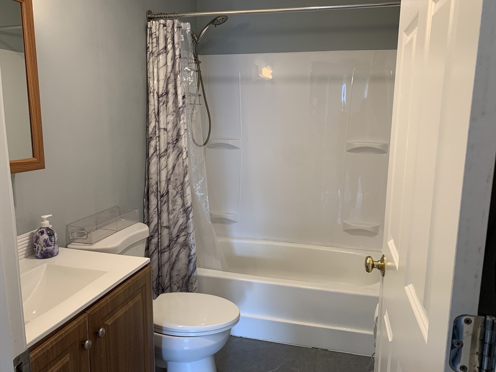 260 Fountain St, Fall River