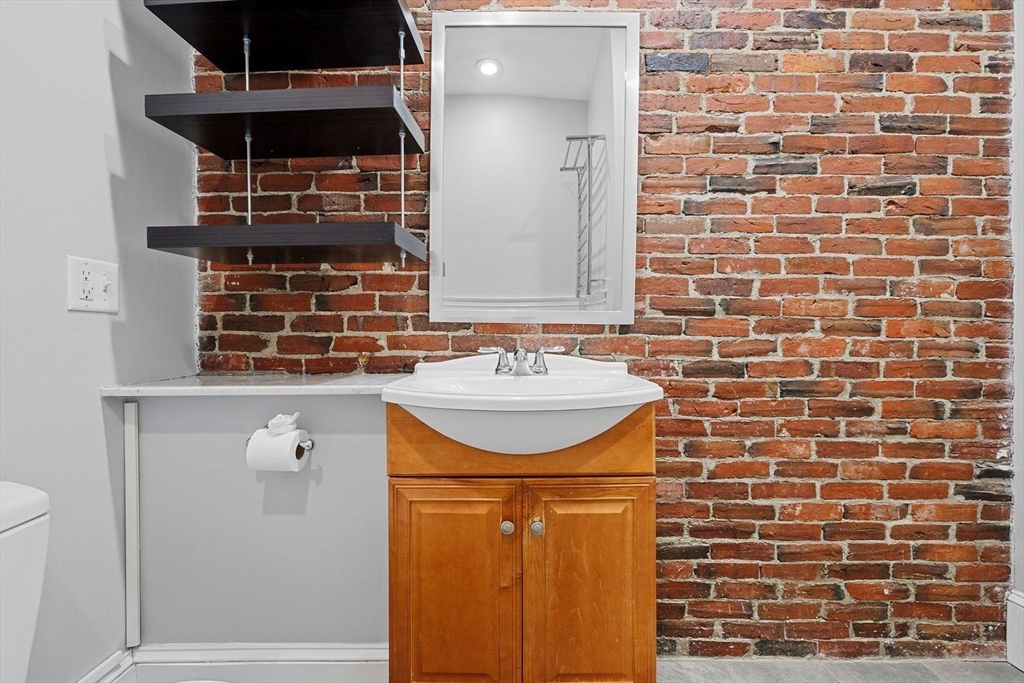 31 Millmont St, Roxbury