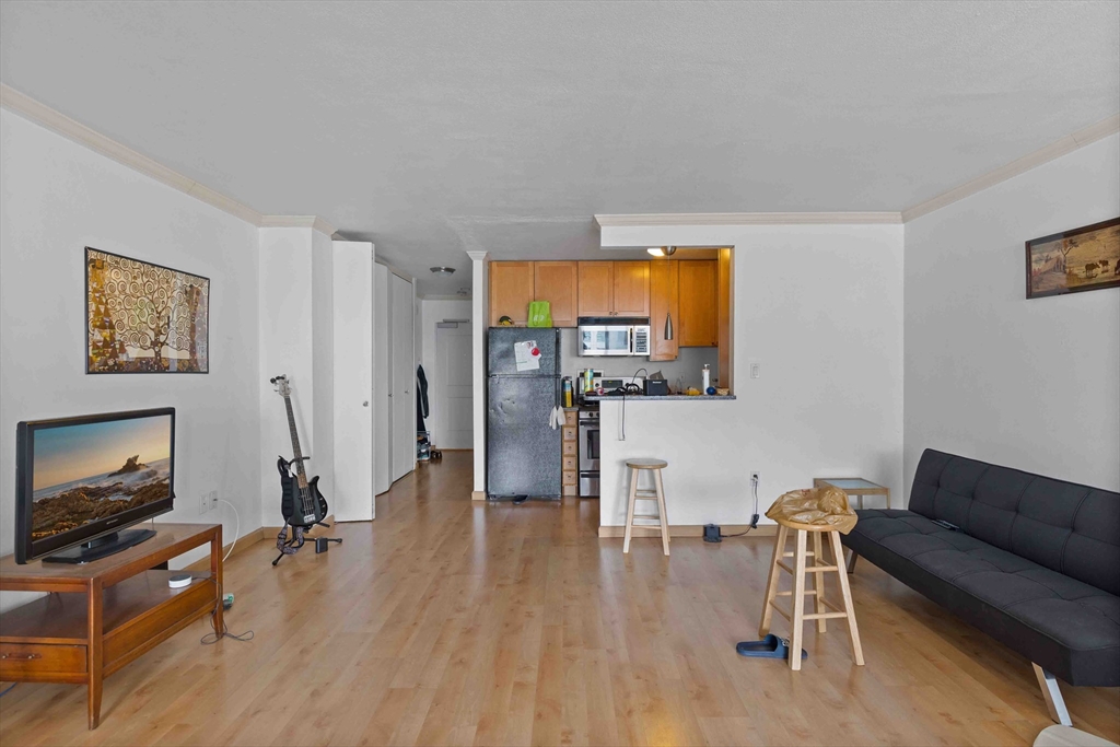 8 Whittier Pl, West End