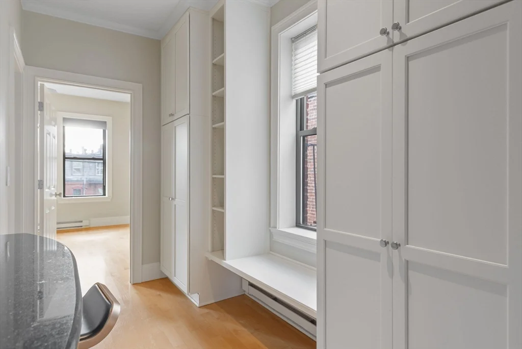 17 Follen St, Back Bay