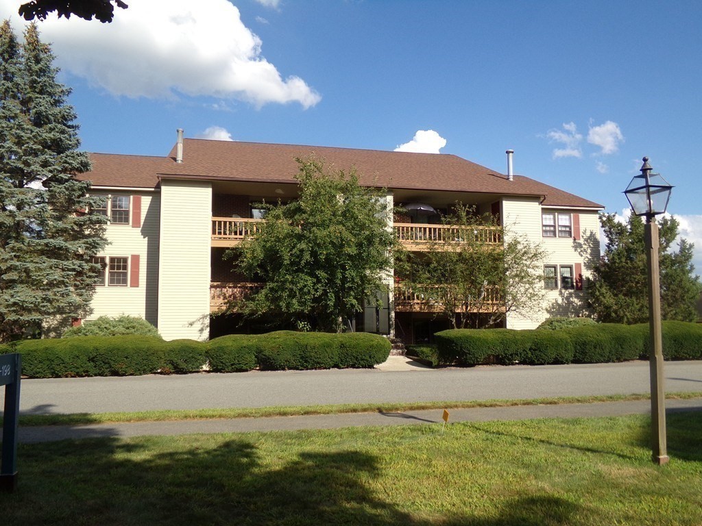 203 Apache Way, Tewksbury