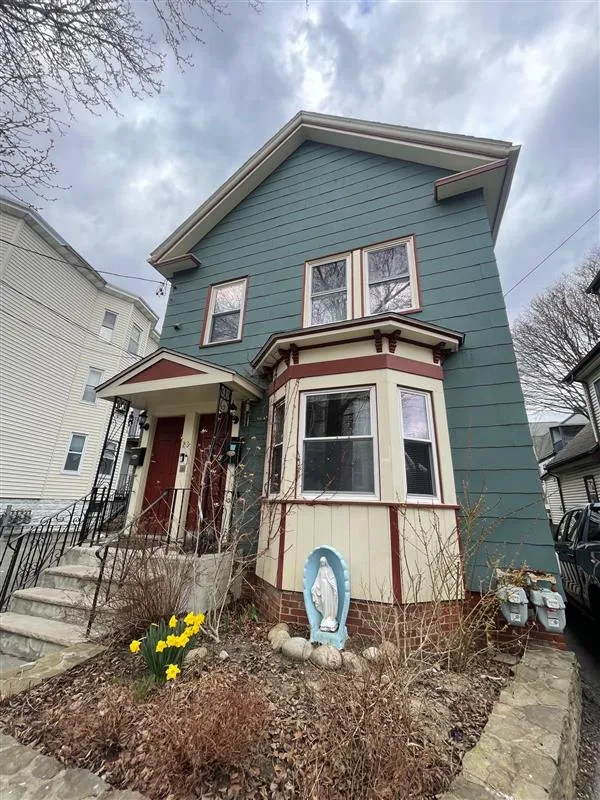 23 Hall St, Powder House Square