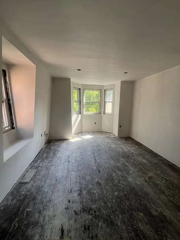395 W 4th St, South Boston