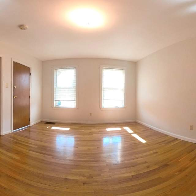 19 Norumbega Ter, South Side