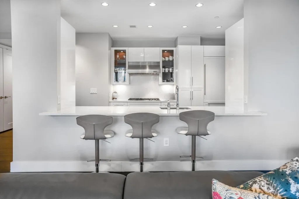 22 Liberty Dr, Seaport District