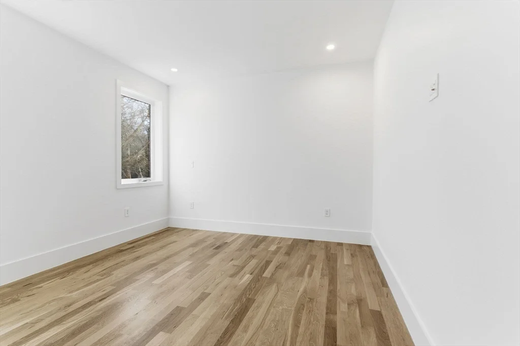 82 Louise Rd, Chestnut Hill