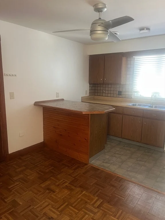 33 Linden St, Fall River