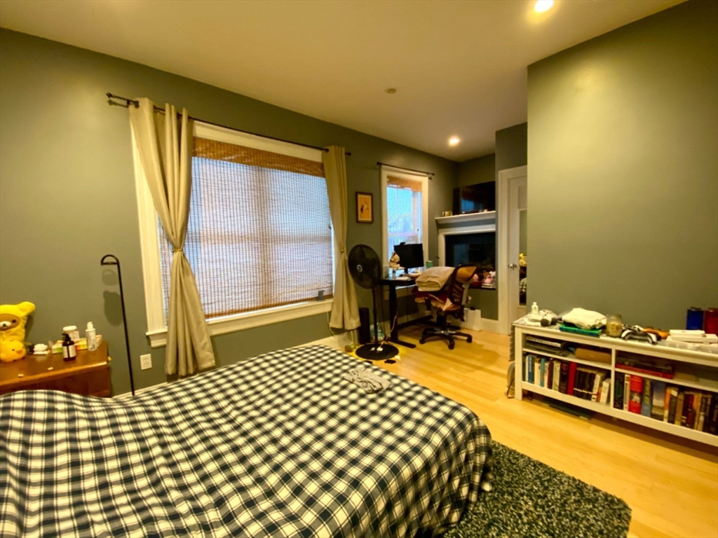 3 Leeds St, South Boston