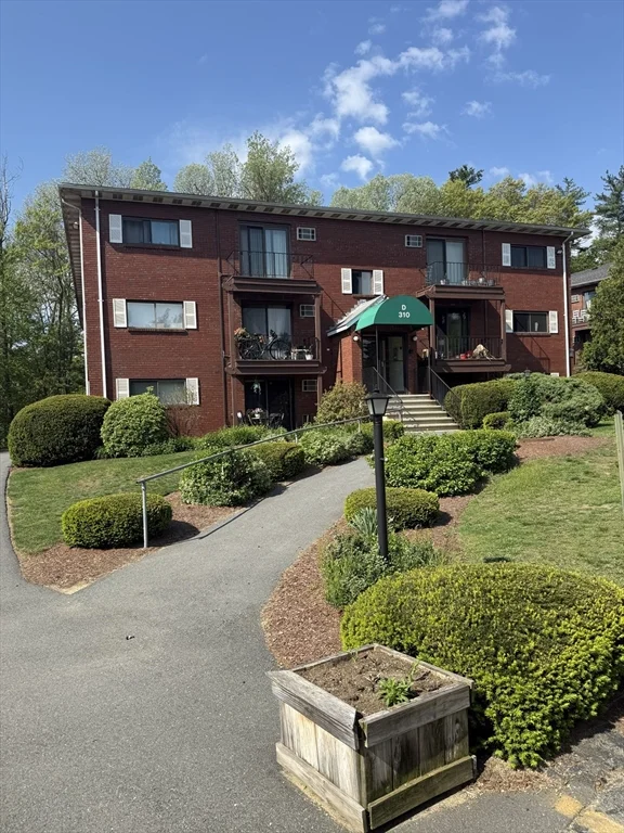 310 Codman Hill Rd, Boxborough