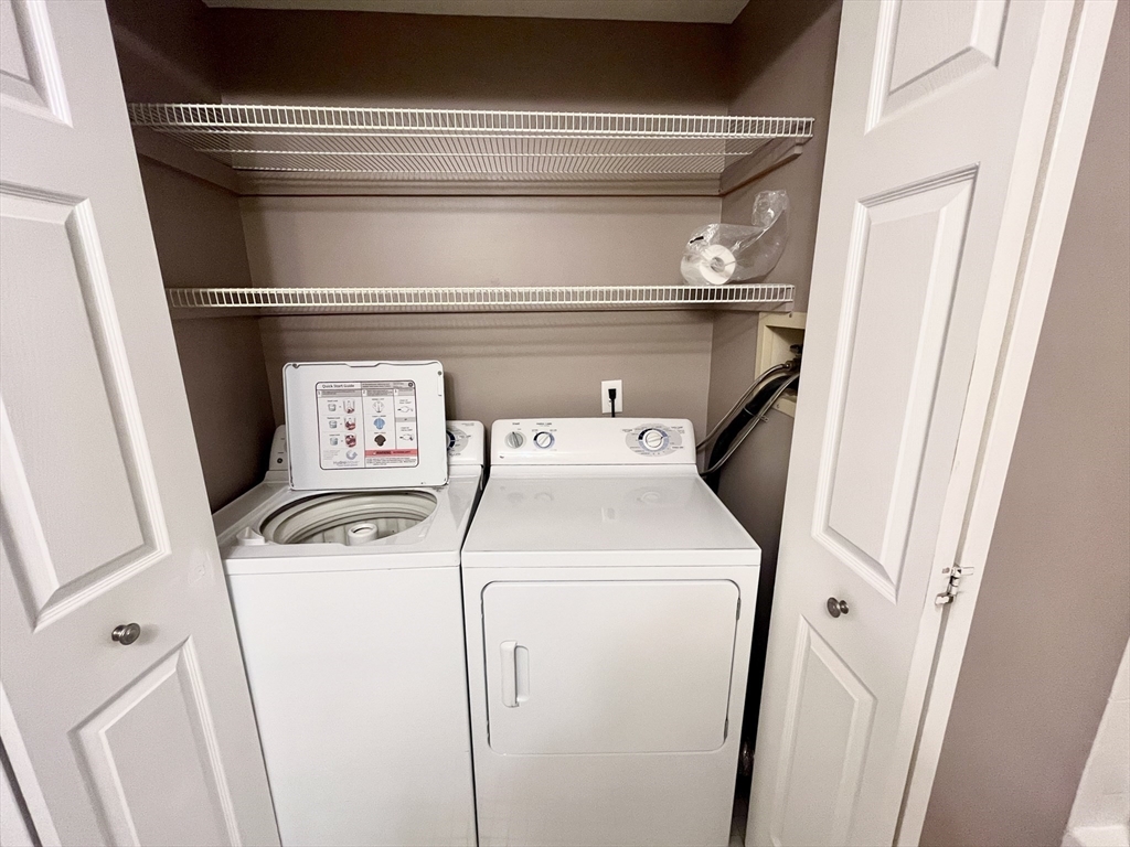 200 Ledgewood Dr, Stoneham