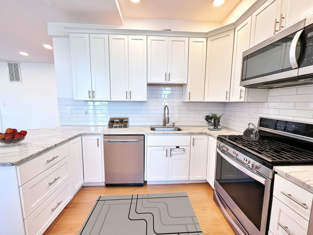 14 Murray Ct, East Boston