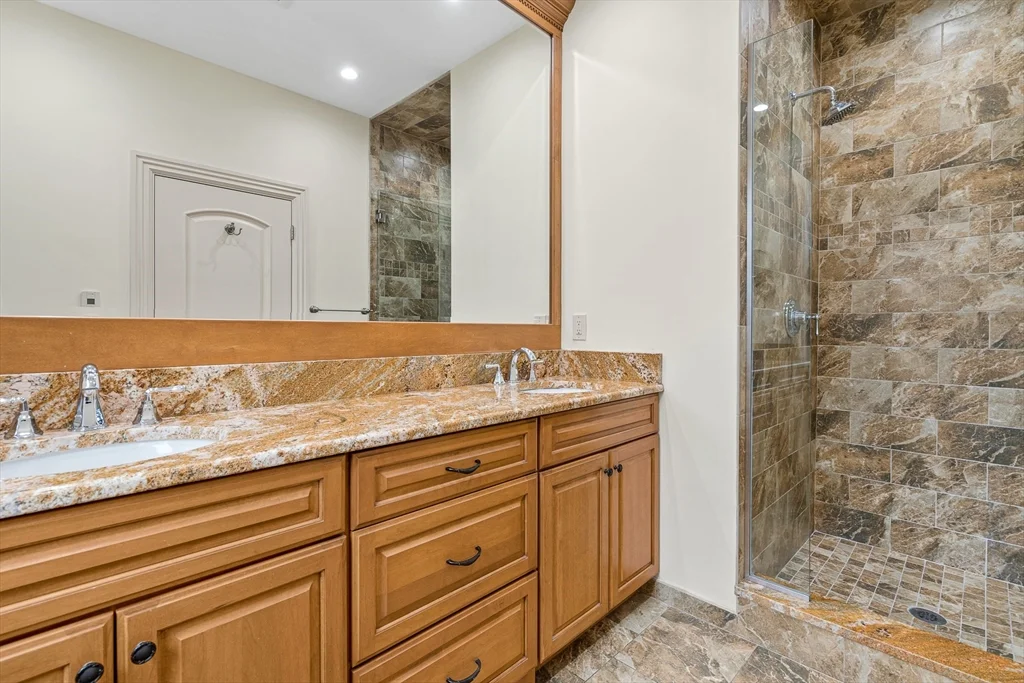 330 Newbury St, Back Bay