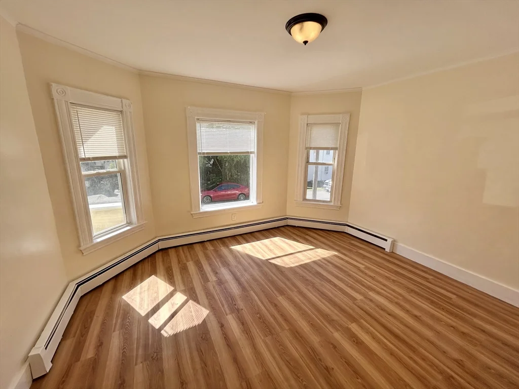 15 Estabrook Ave, Marlborough