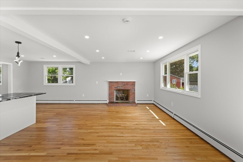 19 Coach Ln, Norwood