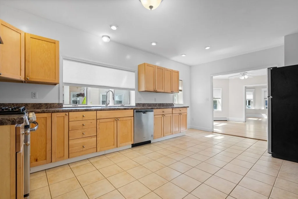 144 Waverly Rd, North Andover