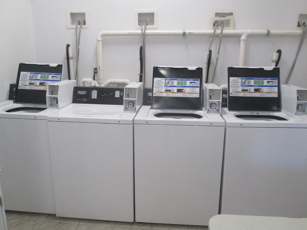 6 Arizona, Arlington