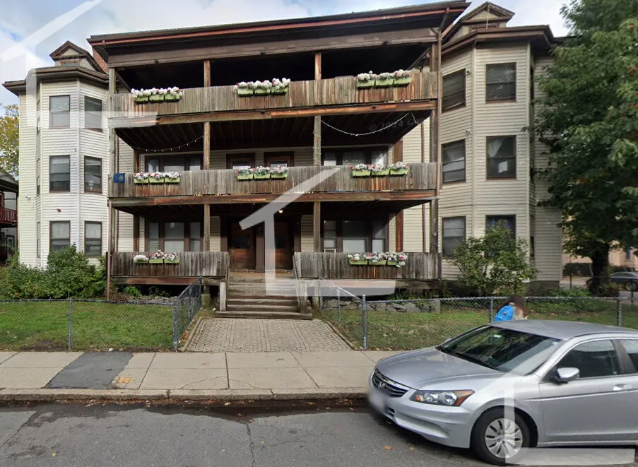 38 Linden St, Allston