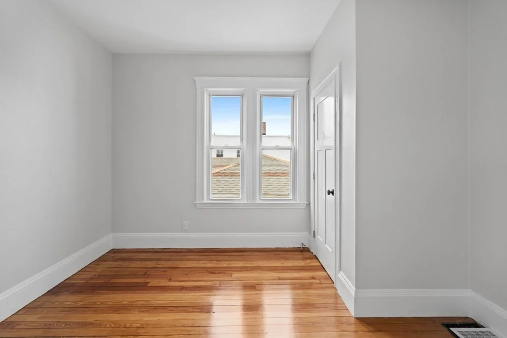 33 Harbor View St, Dorchester